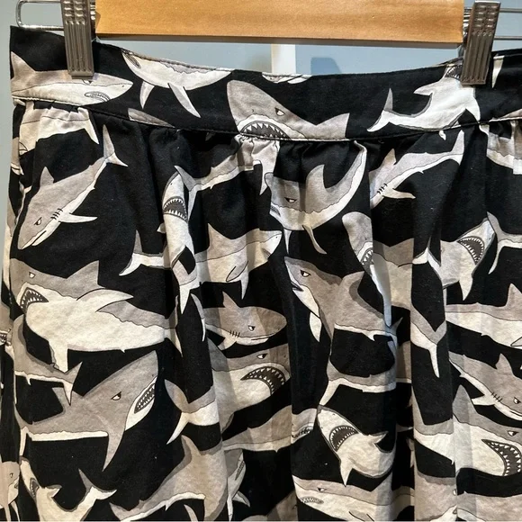 ModCloth Retrolicious | Shark Print Novelty Skirt Black Gray | Medium - Picture 5 of 12